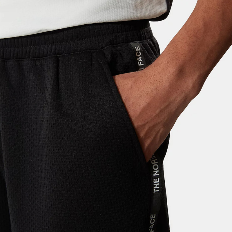Découvrez le Short The North Face Mountain Athletics chez DM'Sports.