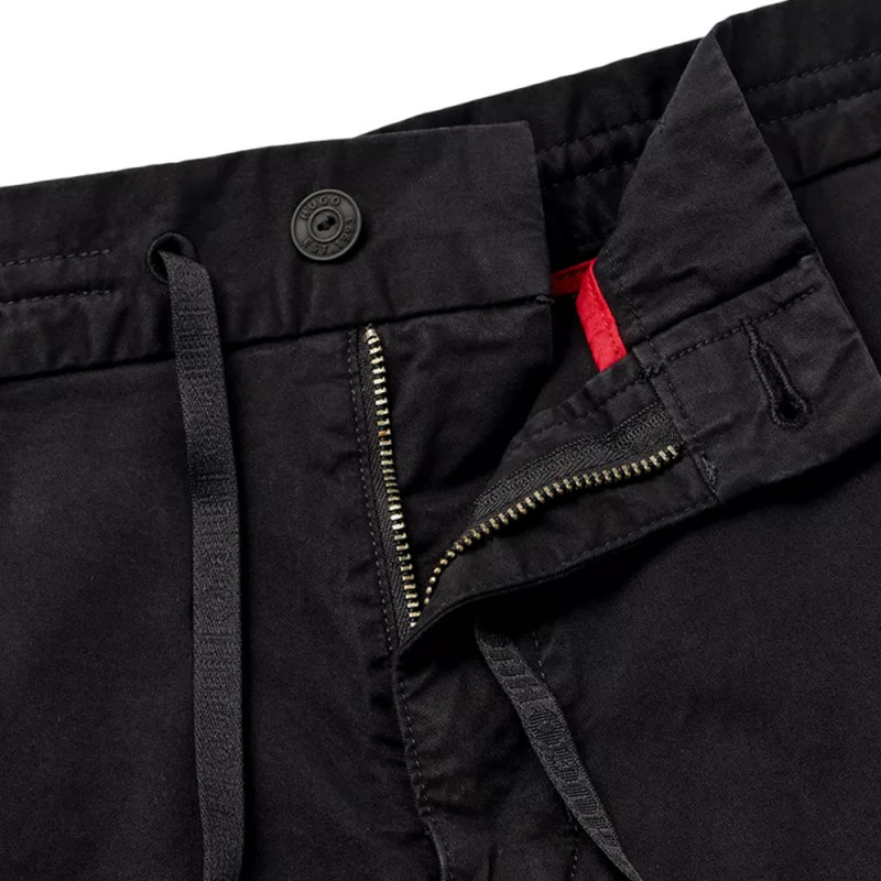 Chino Hugo slim fit en gabardine de coton stretch Noir chez DM'Sports
